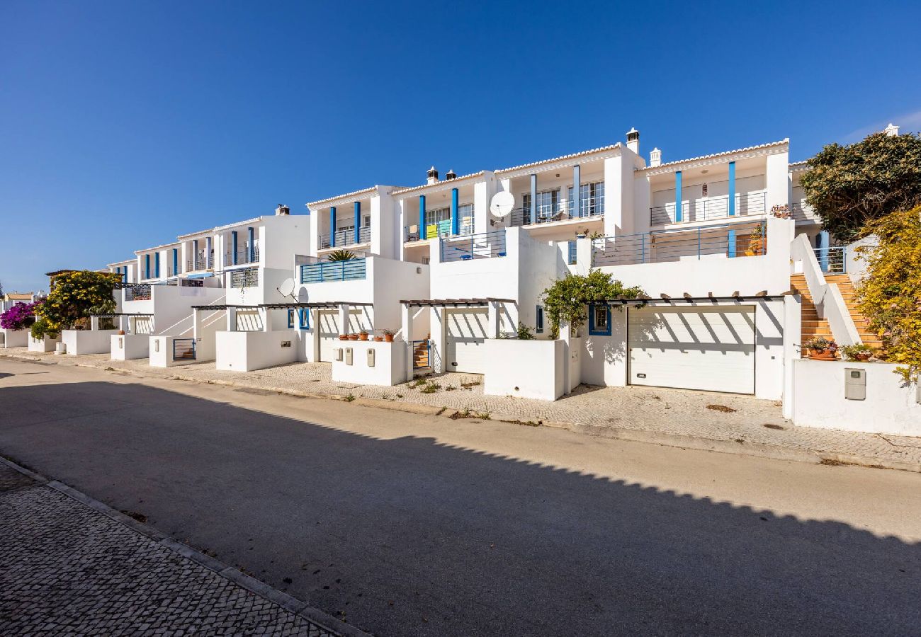 Casa geminada em Lagos - CoolHouses Algarve Luz | Casa Baía da Vida 